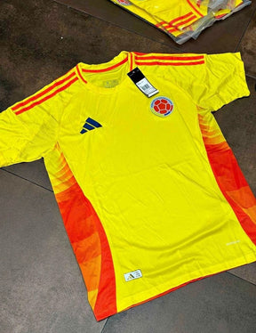 CAMISETA DE LA SELECCIÓN COLOMBIANA® 2024 + ENVÍO GRATIS Y SORTEO DE ENTRADAS